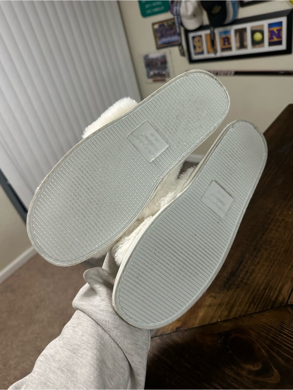 Slippers - Picture 2 of 3